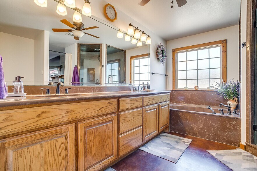 More Photos Of 6212 FM 933, Blum Warehouse For Sale