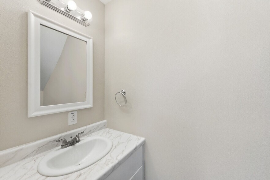 More Photos Of 6709 Wentworth Dr, Austin Apartments For Sale
