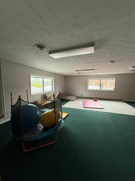 More Photos Of 114 S Maple St, Winchester Office For Lease