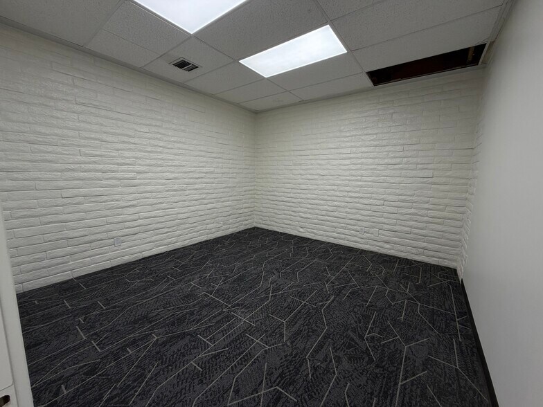More Photos Of 110 Harding Blvd, Roseville Loft Creative Space For Sale
