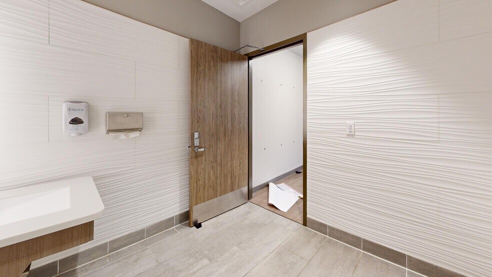 More Photos Of 5901 W Waco Dr, Waco Medical For Sale