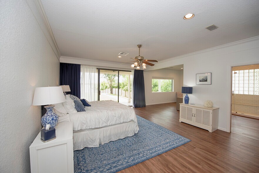 More Photos Of 3821 Nasa Pky, El Lago Lodge Meeting Hall For Sale