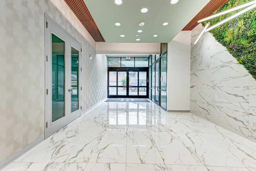 More Photos Of 427 W 20th St, Houston Medical For Lease