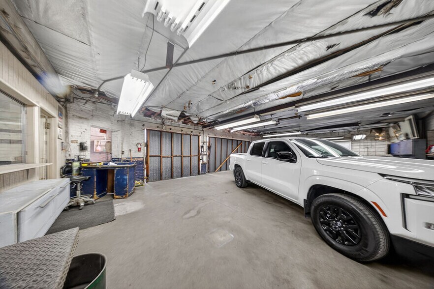 More Photos Of 959 Gower St, Los Angeles Auto Repair For Lease