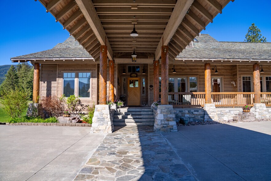 More Photos Of 135 Squire Ln S, Trout Creek Hospitality For Sale