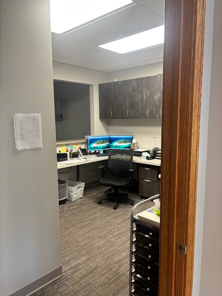 More Photos Of 737 W Green Meadows Dr, Greenfield Medical For Lease