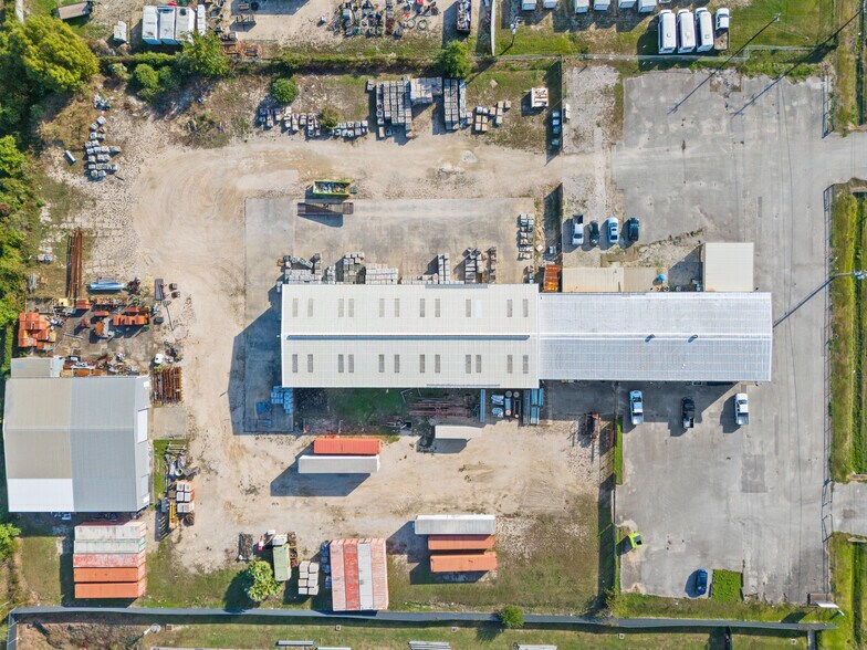 More Photos Of 11837 W Fairmont Pky, La Porte Warehouse For Lease