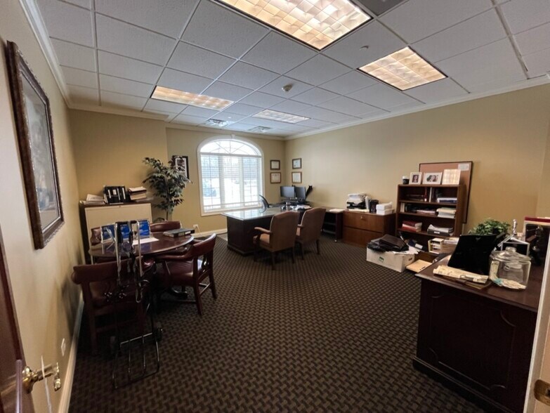 More Photos Of 1870 W Winchester Rd, Libertyville Office For Lease
