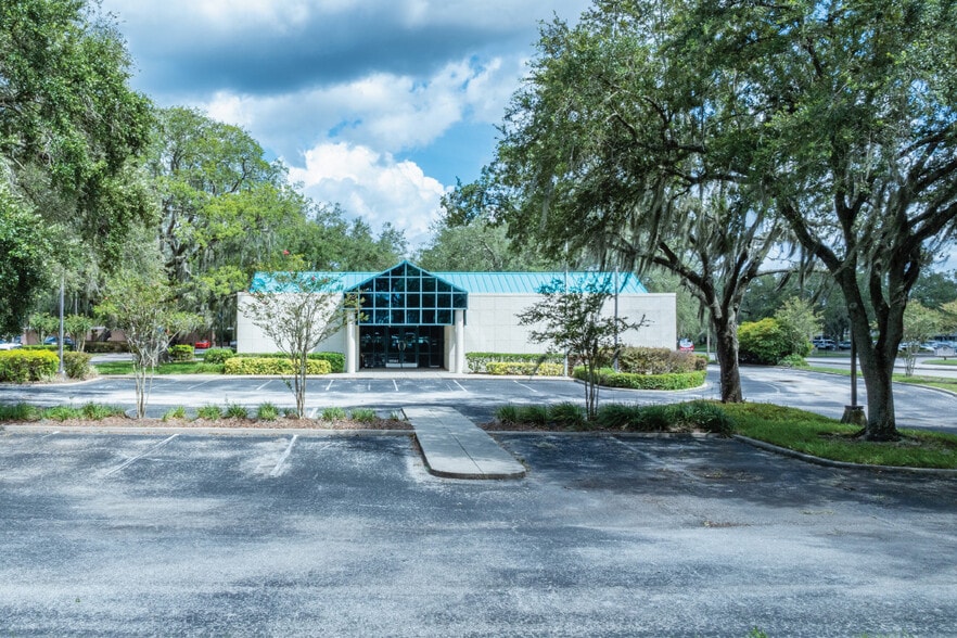 More Photos Of 15302 Amberly Dr, Tampa Bank For Lease