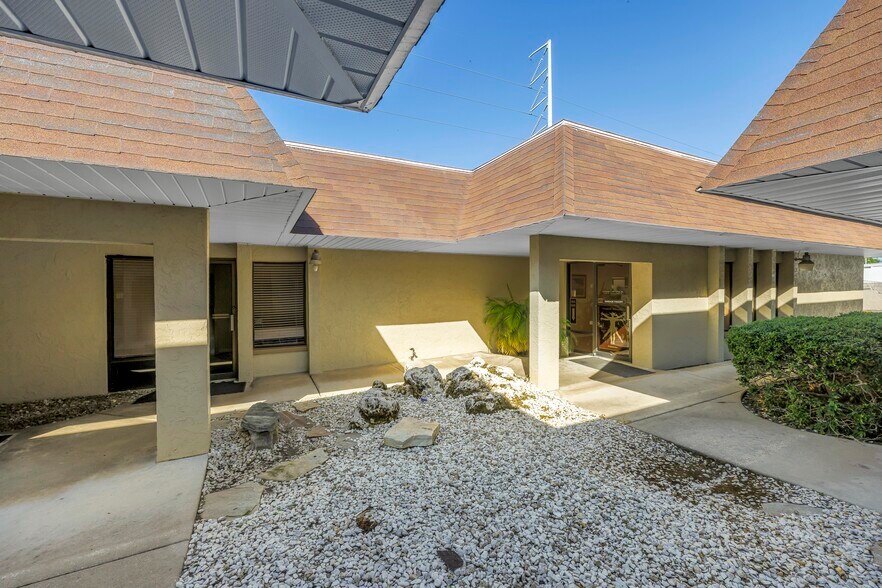 More Photos Of 1745 S Highland Ave, Clearwater Medical For Sale