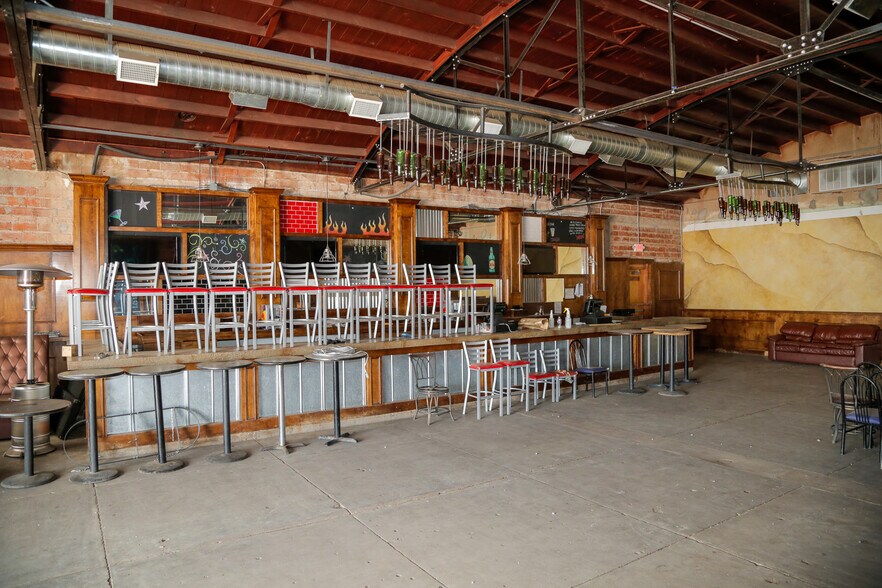 More Photos Of 1928 Buddy Holly Ave, Lubbock Bar For Sale