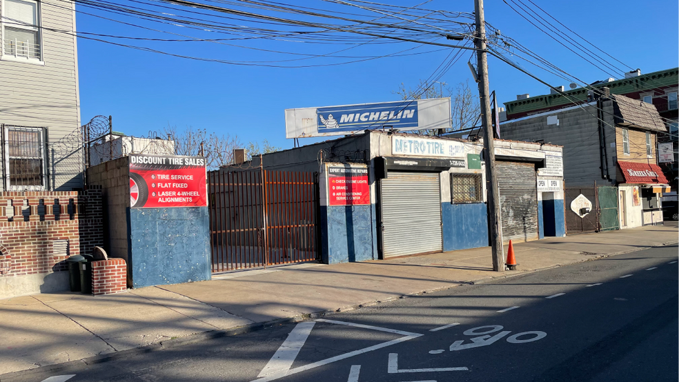 Primary Photo Of 35-55 Vernon Blvd, Long Island City Warehouse For Sale