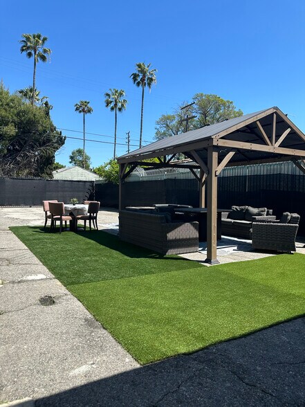 More Photos Of 5520-5522 Cahuenga Blvd, North Hollywood Freestanding For Sale