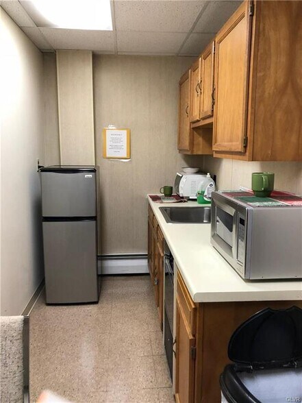 More Photos Of 860 Broad St, Emmaus Light Manufacturing For Lease