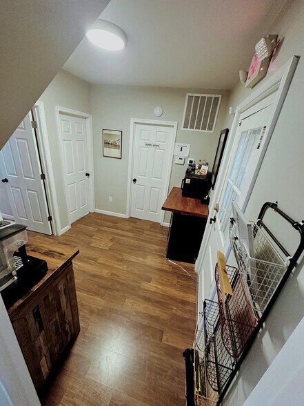 More Photos Of 104 E Pine St, Georgetown Office Residential For Lease