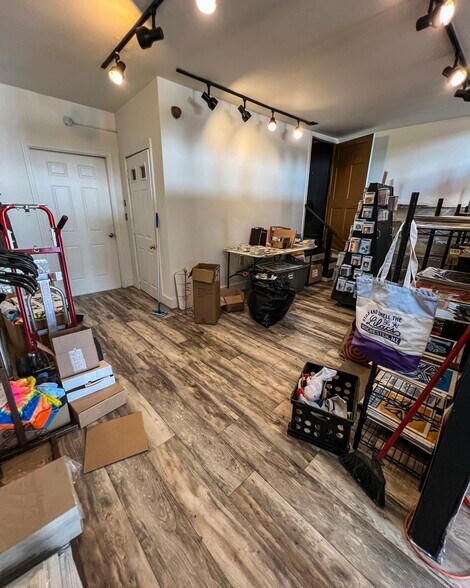 More Photos Of 9 Pennsylvania Ave, Rochester Freestanding For Sale