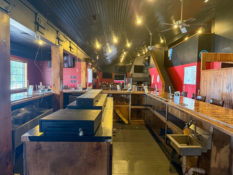More Photos Of 1100 S 48th Pl, Springdale Restaurant For Lease