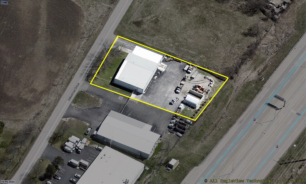 More Photos Of 128 Industrial Dr, Gilberts Warehouse For Lease