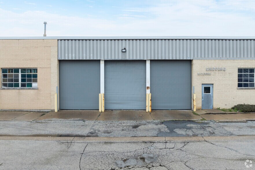 More Photos Of 5501 W Ogden Ave, Cicero Manufacturing For Lease