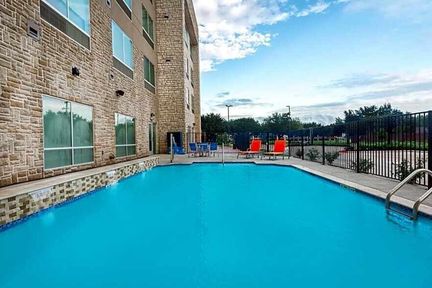 More Photos Of 5007 Highway 6, Missouri City Hotel For Sale