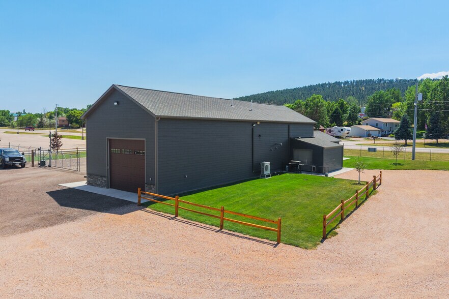 More Photos Of 11700 Sturgis Rd, Summerset Warehouse For Sale