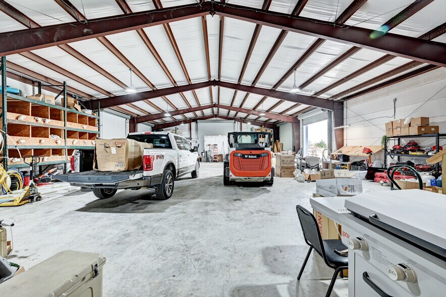 More Photos Of 1070 N Pine Rd, Texas City Light Distribution For Sale