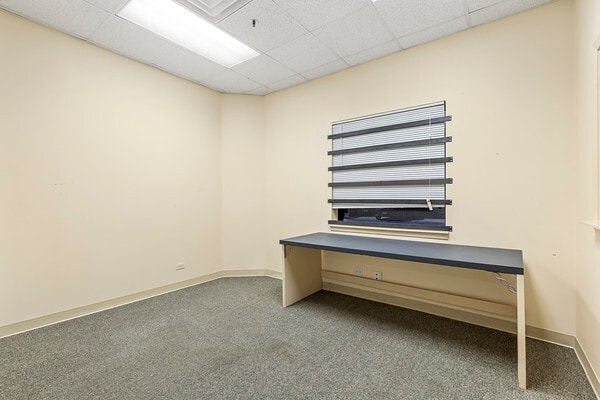 More Photos Of 501-565 N Wolf Rd, Wheeling Warehouse For Sale