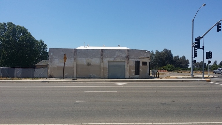 Primary Photo Of 6949 E Kings Canyon Rd, Fresno Freestanding For Lease