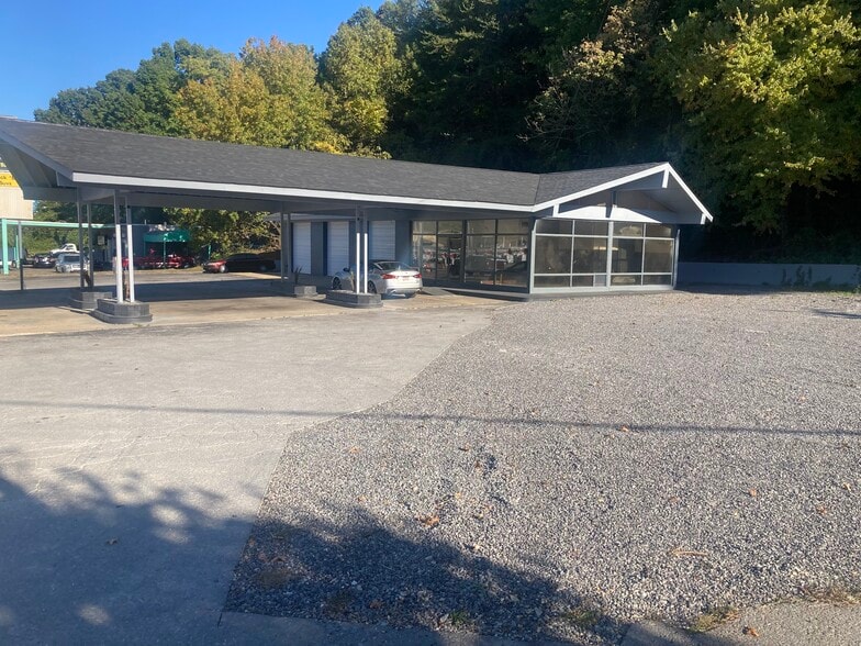 Primary Photo Of 3920 Hixson Pike, Chattanooga Auto Repair For Lease