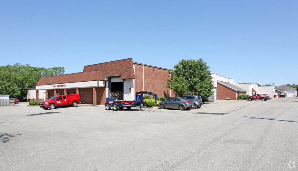 Primary Photo Of 106-116 E College Ave, Westerville Warehouse For Lease