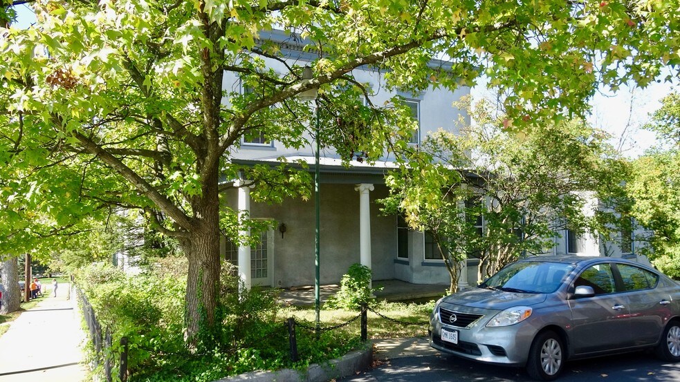 More Photos Of 106 Wellington Pl, Cincinnati Office Residential For Lease