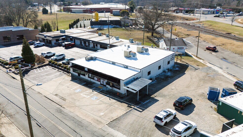 More Photos Of 112 Academy St, Fort Mill Freestanding For Lease