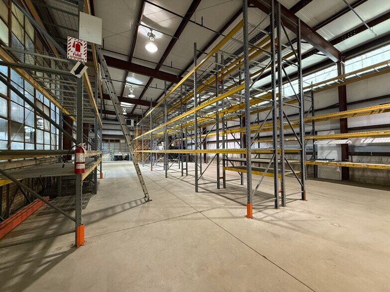 More Photos Of 1820 N Major Ave, Chicago Distribution For Lease