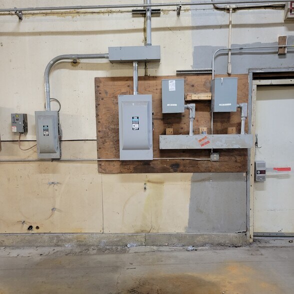 More Photos Of 7 Lake Station Rd, Warwick Manufacturing For Lease