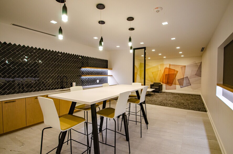 More Photos Of 4600 Park Rd, Charlotte Office For Lease