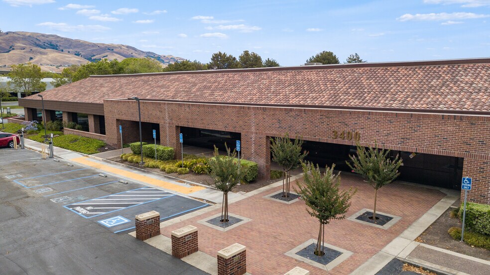 More Photos Of 3400-3450 W Warren Ave, Fremont Warehouse For Sale