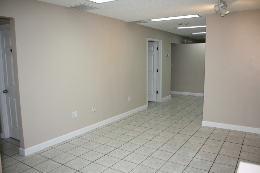 More Photos Of 4917 Maryville Rd, Granite City Office For Sale