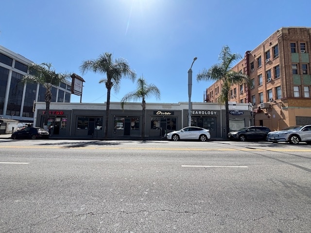 More Photos Of 1641-1651 Cahuenga Blvd, Los Angeles Restaurant For Lease