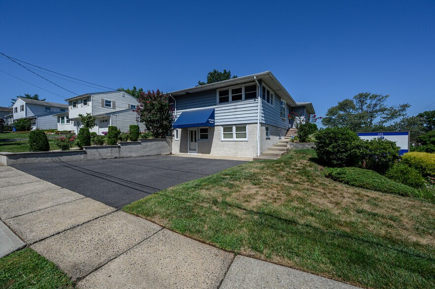 More Photos Of 373 Ford Ave, Fords Medical For Sale