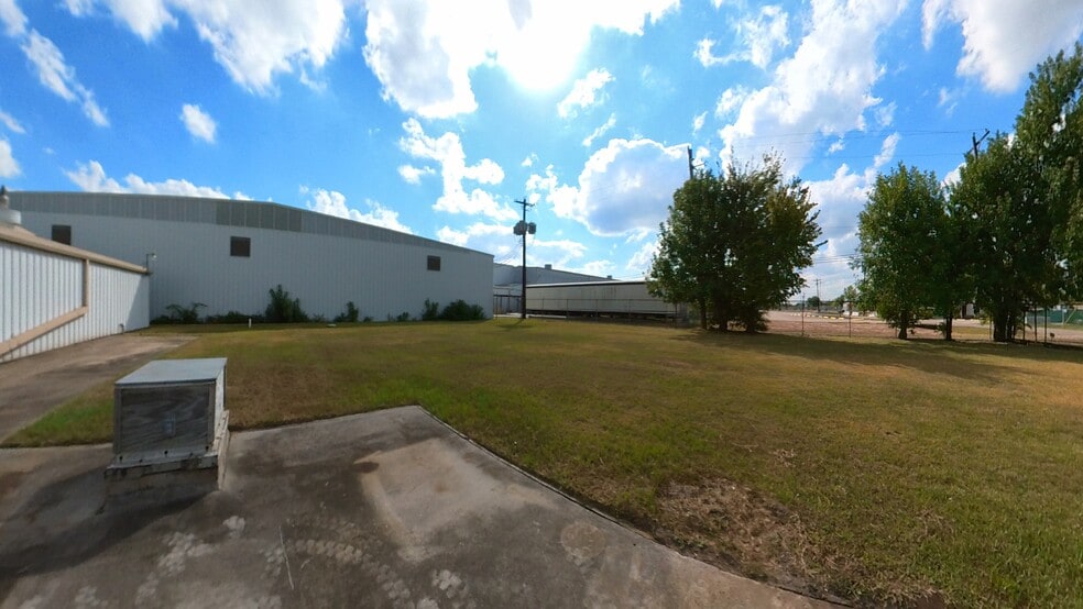 More Photos Of 14826 Yarberry St, Houston Warehouse For Sale