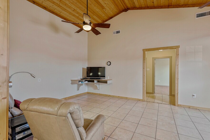 More Photos Of 301 E Calvary Rd, Fort Davis Specialty For Sale