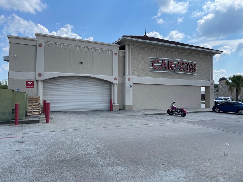 More Photos Of 19073 North Fwy N, Shenandoah Unknown For Lease