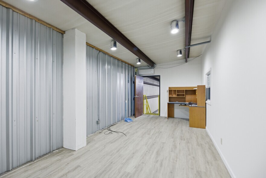 More Photos Of 654 W 138th St, Glenpool Industrial For Lease