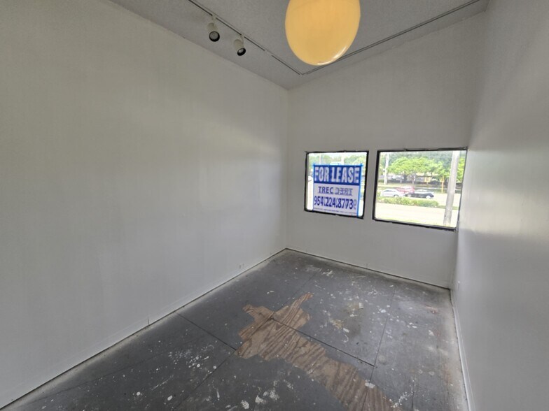 More Photos Of 5800-5820 N University Dr, Fort Lauderdale Storefront Retail Office For Lease