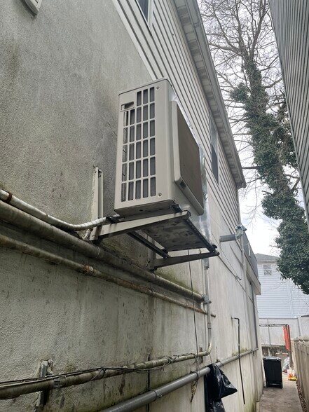 More Photos Of 1082 Bay St, Staten Island Freestanding For Sale
