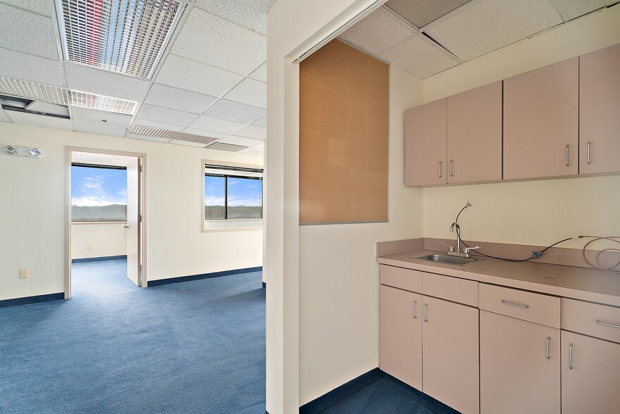 More Photos Of 4221 Walney Rd, Chantilly Office For Lease