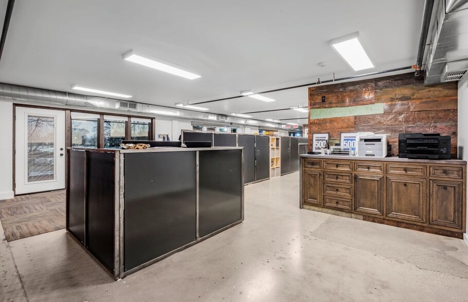 More Photos Of 810 N Lilac Dr, Golden Valley Loft Creative Space For Sale