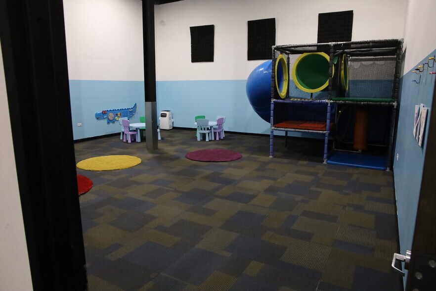 More Photos Of 2800 N Water St, Decatur General Retail For Sale