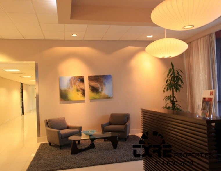 More Photos Of 1111 W Mockingbird Ln, Dallas Office For Lease