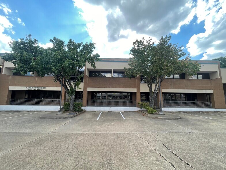 More Photos Of 3608 E 29th St, Bryan Office For Sale